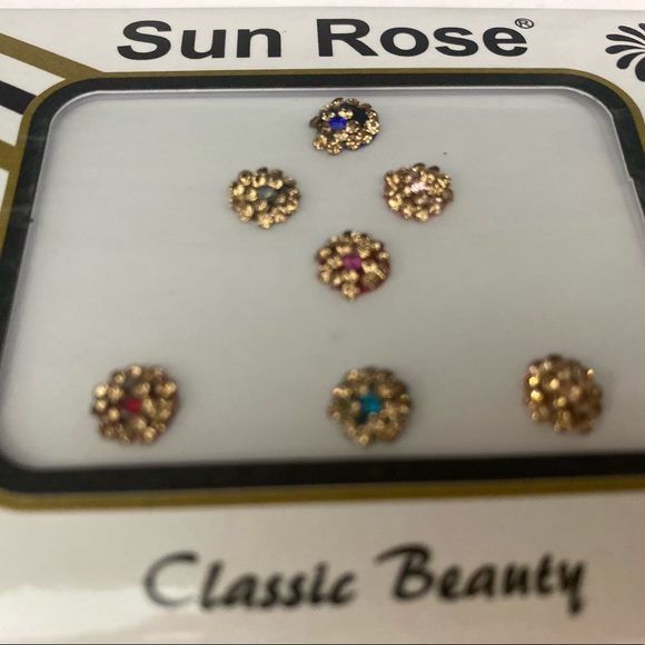 Round forehead Bindis in Multi-Colors - Picture 3 of 4